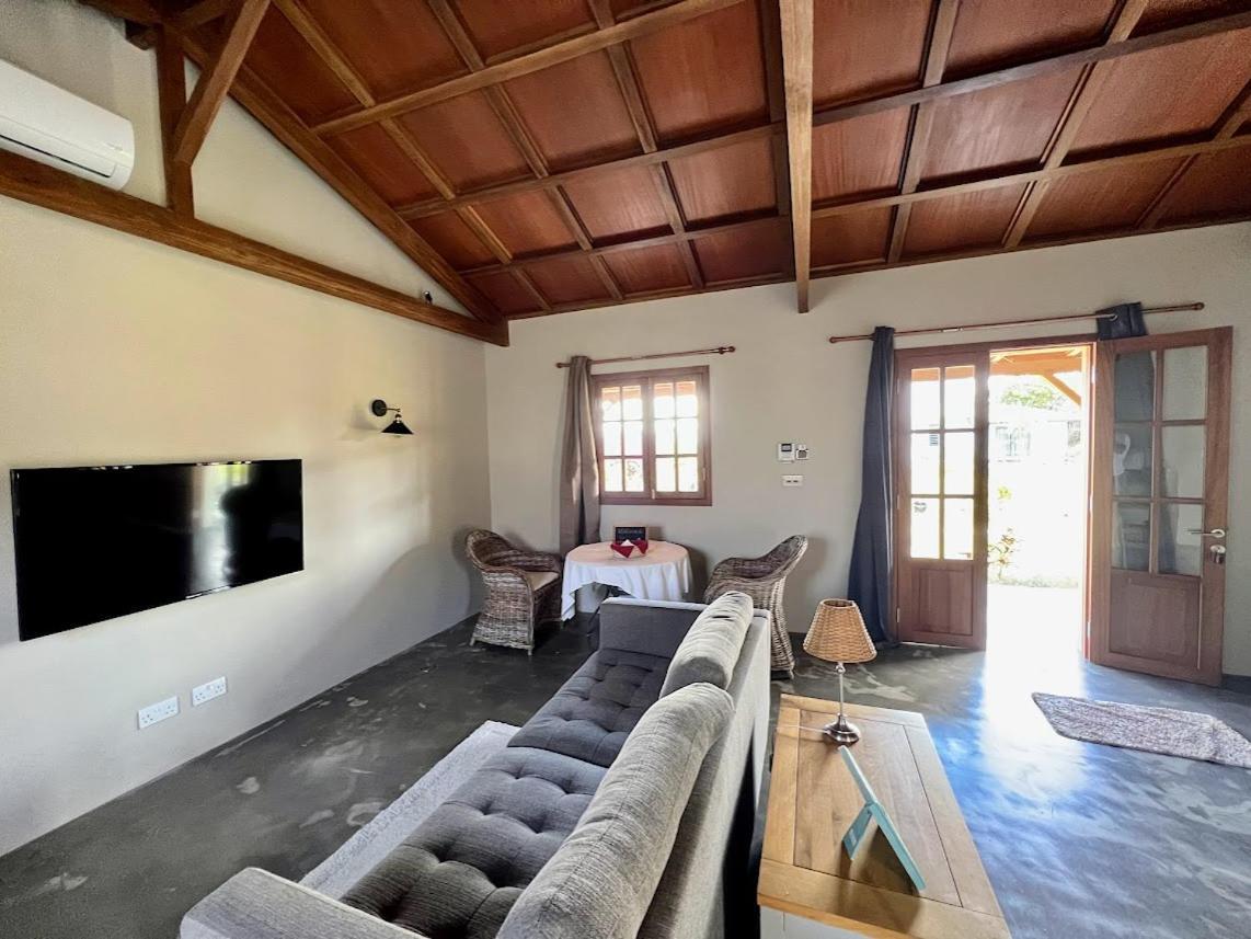 Lakaz Kannell - Vanilla Lodge, Secluded Outside Bath & Shower Infinity Pool Cap Malheureux Bagian luar foto