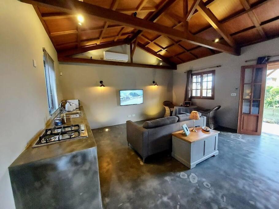 Lakaz Kannell - Vanilla Lodge, Secluded Outside Bath & Shower Infinity Pool Cap Malheureux Bagian luar foto