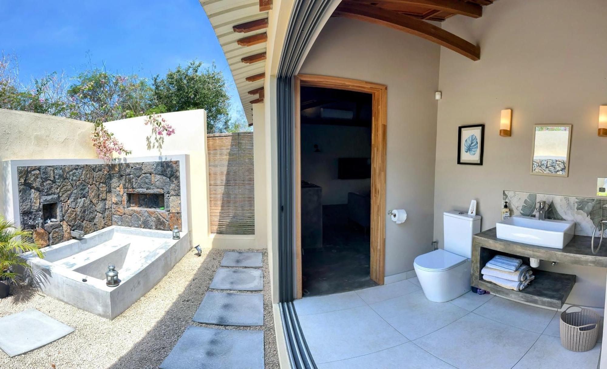 Lakaz Kannell - Vanilla Lodge, Secluded Outside Bath & Shower Infinity Pool Cap Malheureux Bagian luar foto